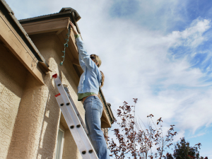 Safe holiday roof decoration with non-slip shoes and gloves – Tips by Ferndale Roofing Experts